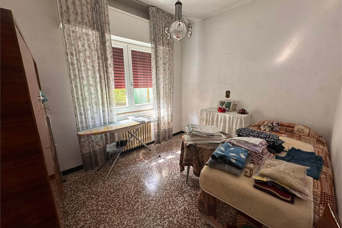 ASSO PORZIONE DI CASA CON TERRENO
