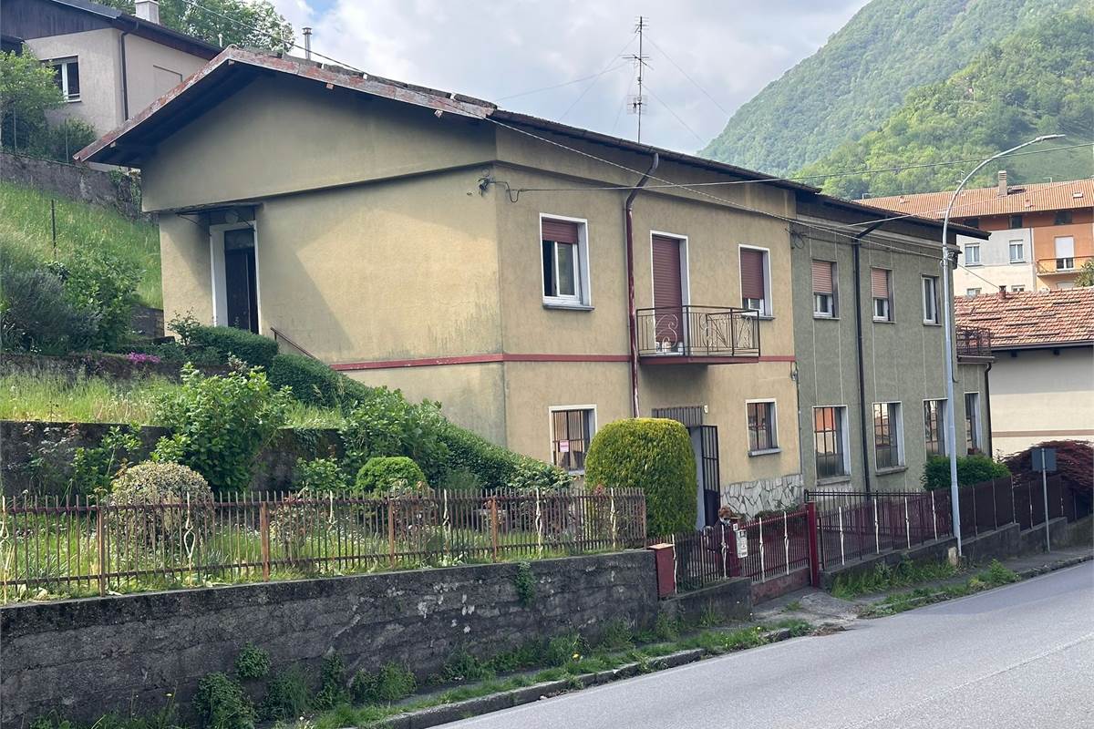 ASSO PORZIONE DI CASA CON TERRENO