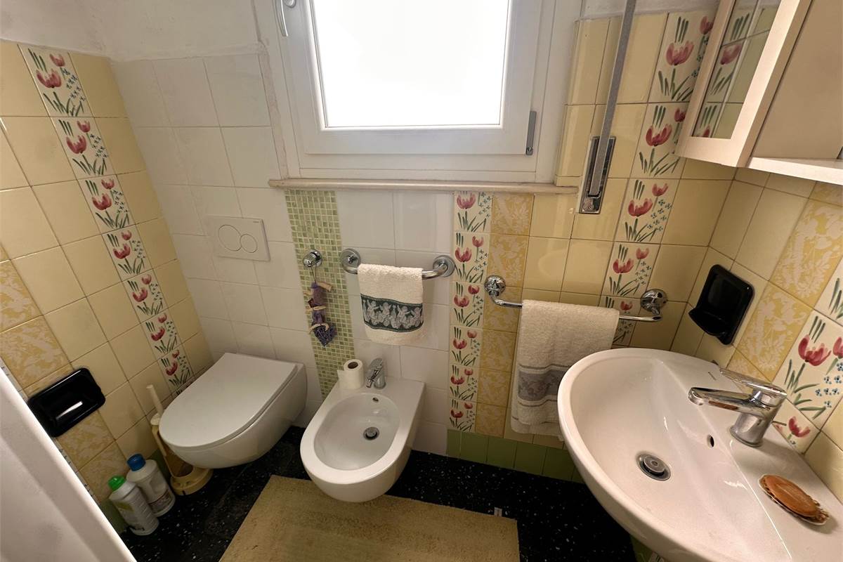 ASSO PORZIONE DI CASA CON TERRENO