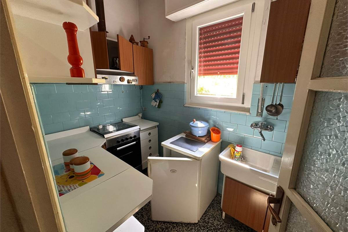 ASSO PORZIONE DI CASA CON TERRENO