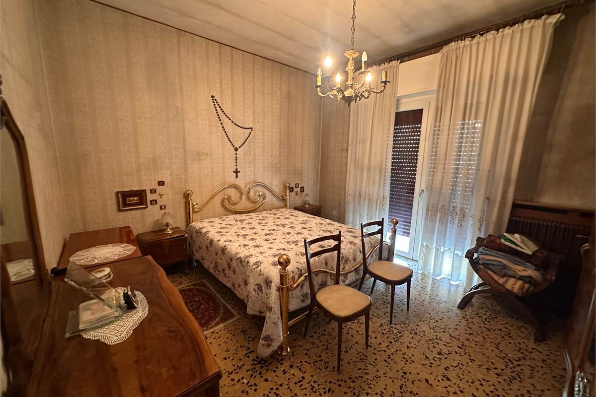 ASSO PORZIONE DI CASA CON TERRENO