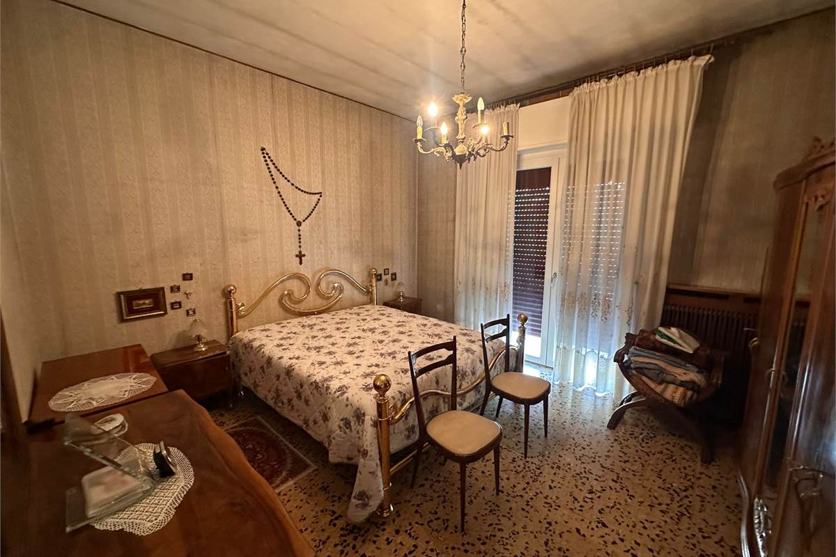 ASSO PORZIONE DI CASA CON TERRENO