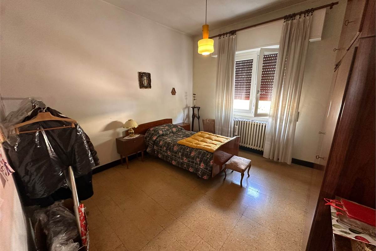 ASSO PORZIONE DI CASA CON TERRENO