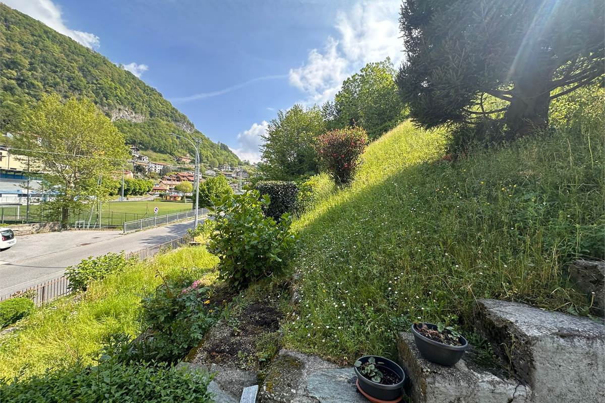 ASSO PORZIONE DI CASA CON TERRENO
