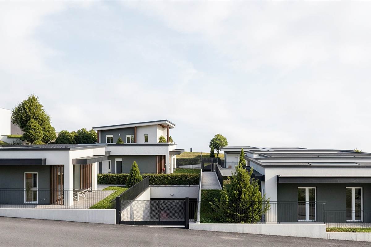 Villa Bifamiliare In Vendita a Alzate Brianza