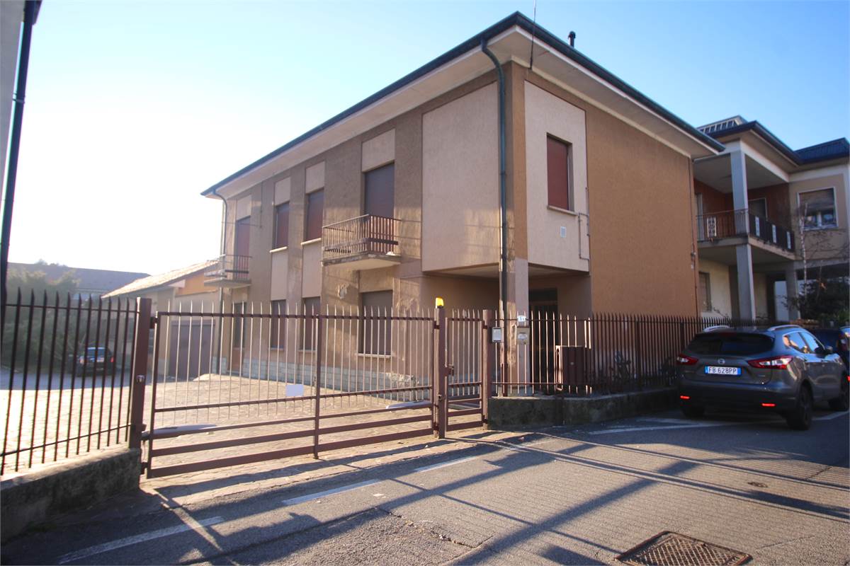 Stabile / Palazzo In Vendita a Cantù