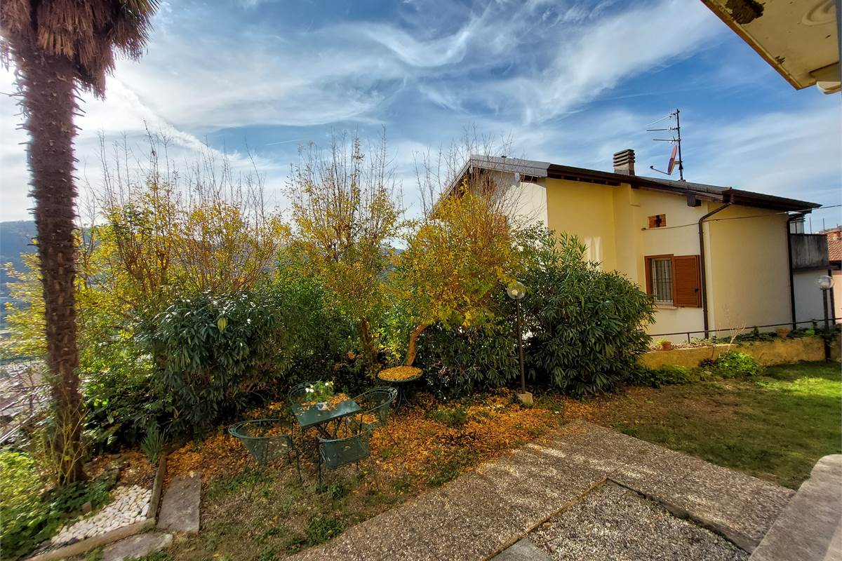 Bilocale con giardino