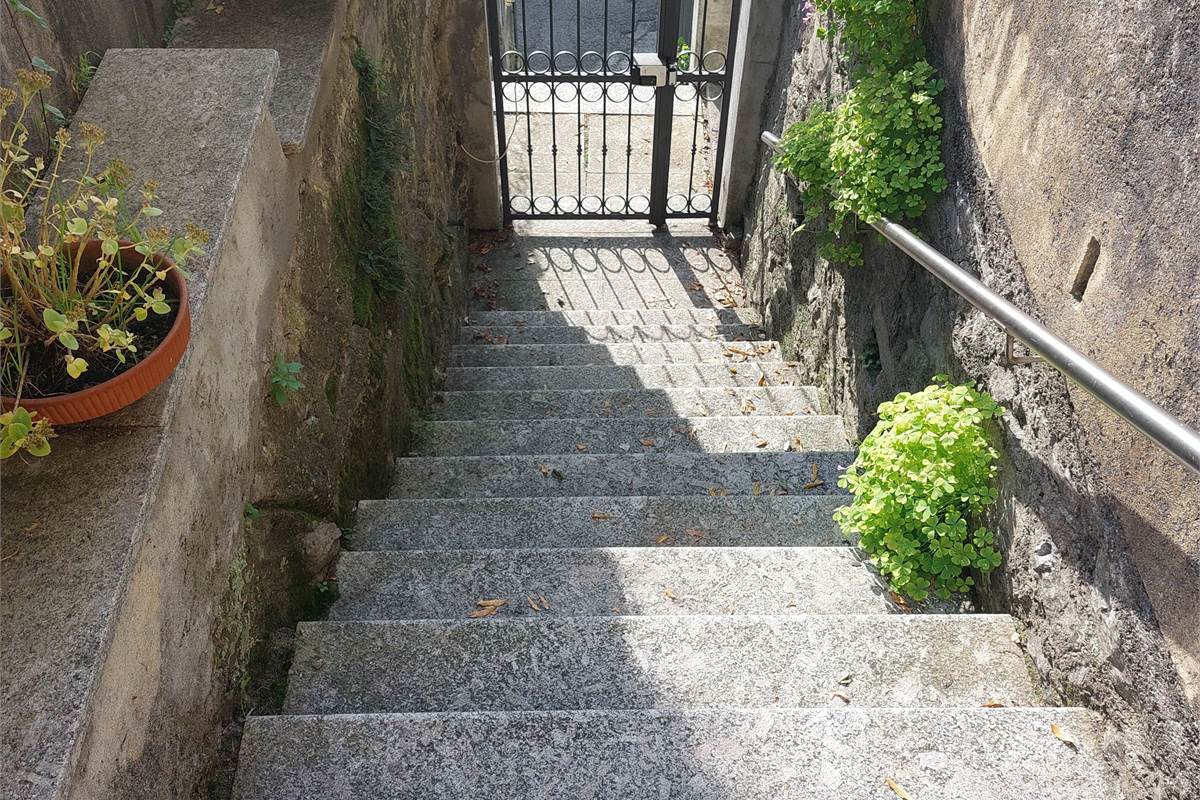 Bilocale con giardino