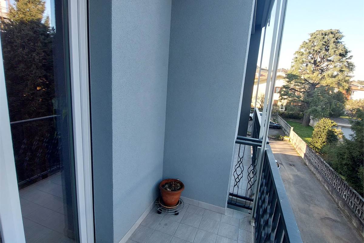 TRILOCALE RISTRUTTURATO LOMAZZO
