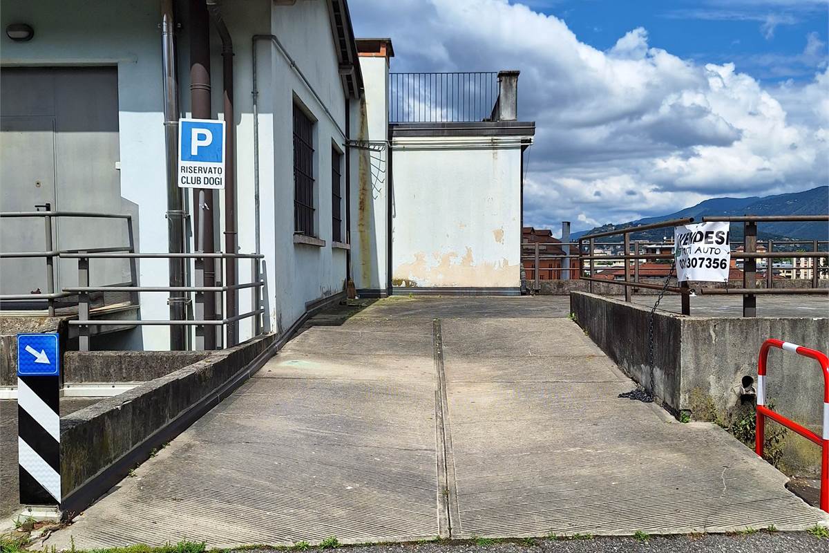 COMO - VIA MONTE NERO -