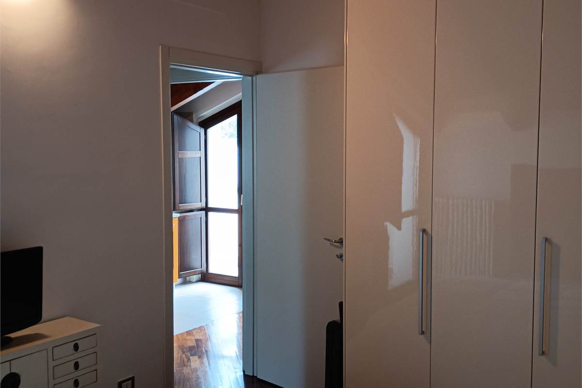 BILOCALE ULTIMO PIANO