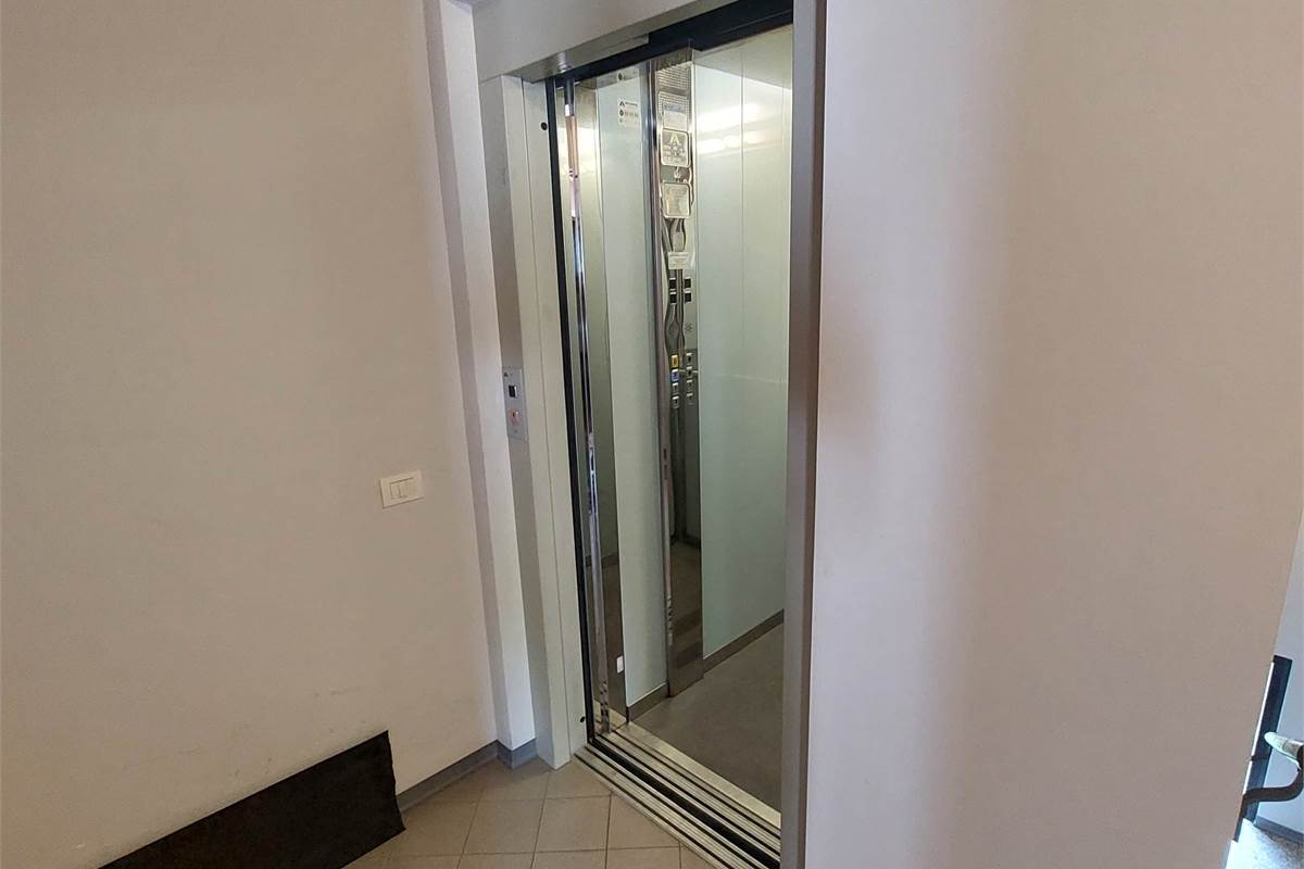 BILOCALE ULTIMO PIANO