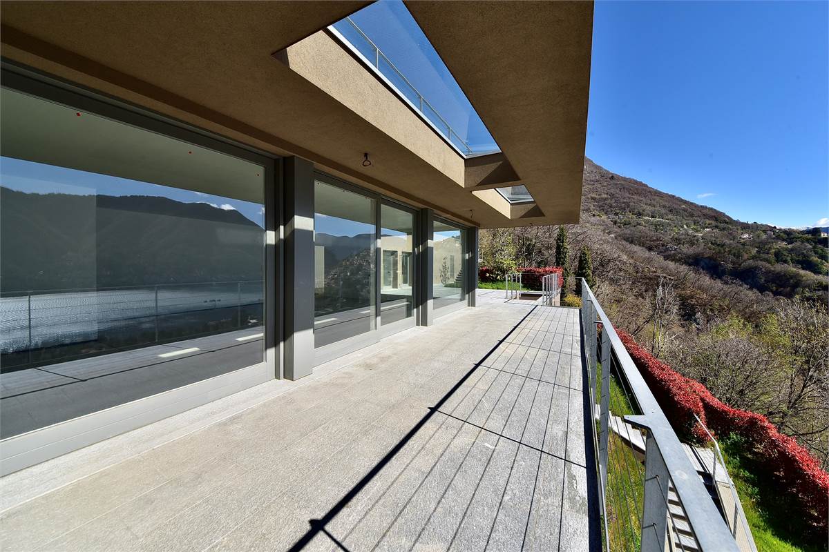 CERNOBBIO VILLE SINGOLE CON PISCINA  E VISTA LAGO