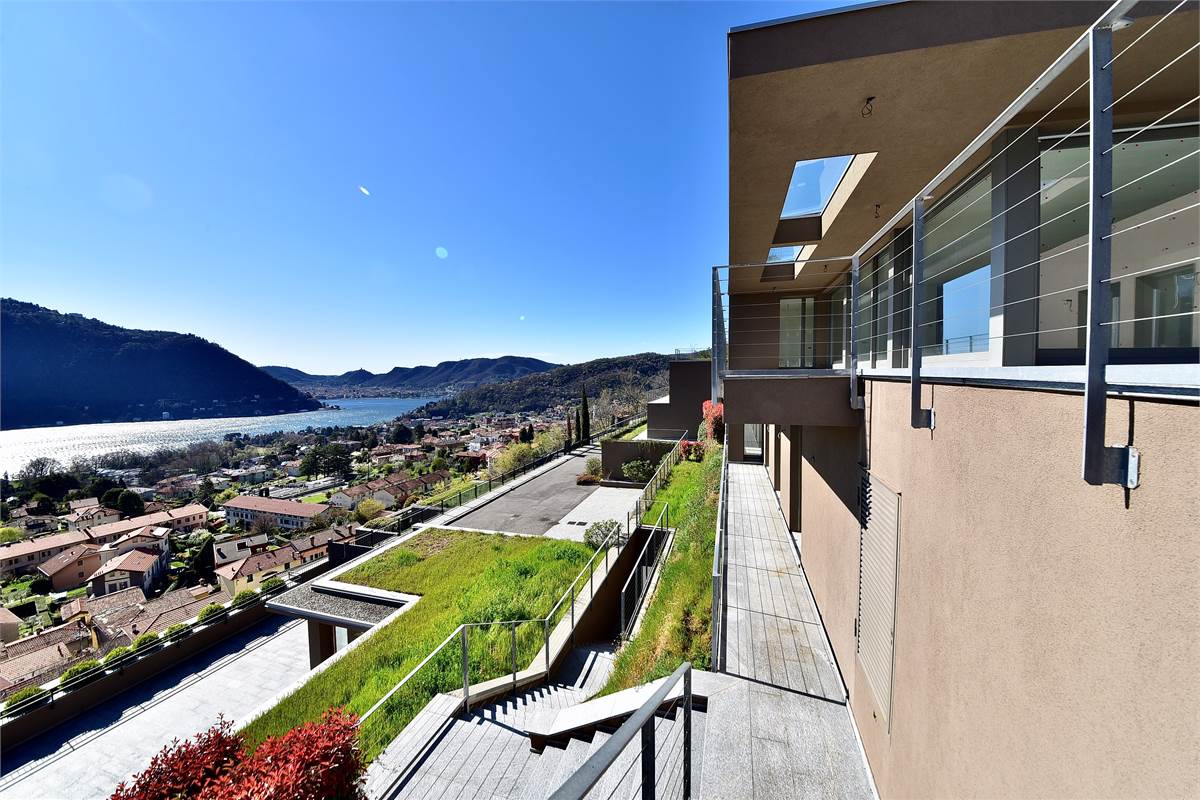 CERNOBBIO VILLE SINGOLE CON PISCINA  E VISTA LAGO