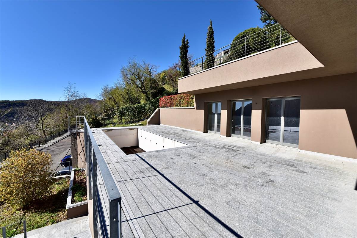 CERNOBBIO VILLE SINGOLE CON PISCINA  E VISTA LAGO