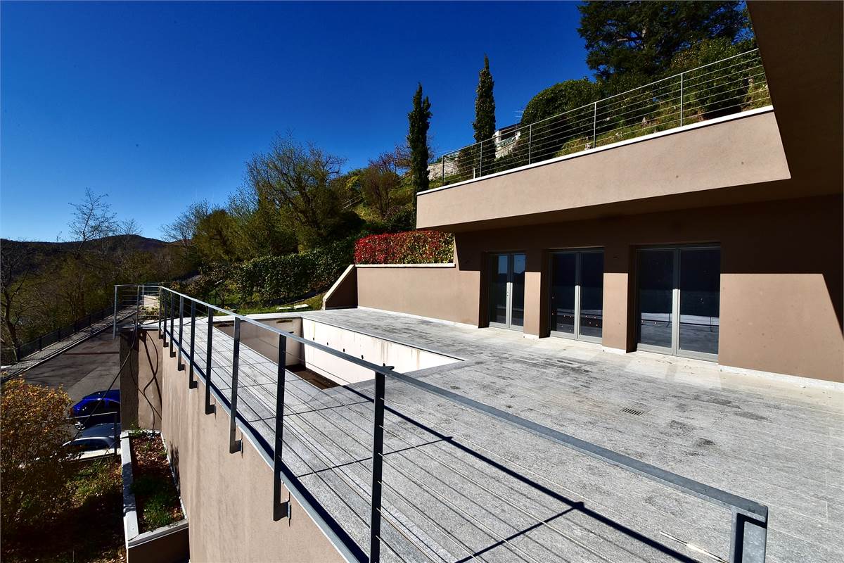 CERNOBBIO VILLE SINGOLE CON PISCINA  E VISTA LAGO