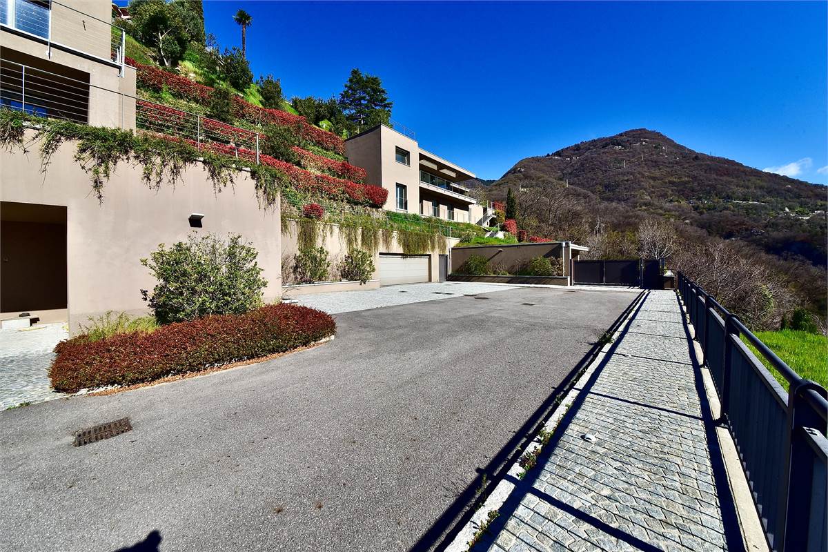 CERNOBBIO VILLE SINGOLE CON PISCINA  E VISTA LAGO