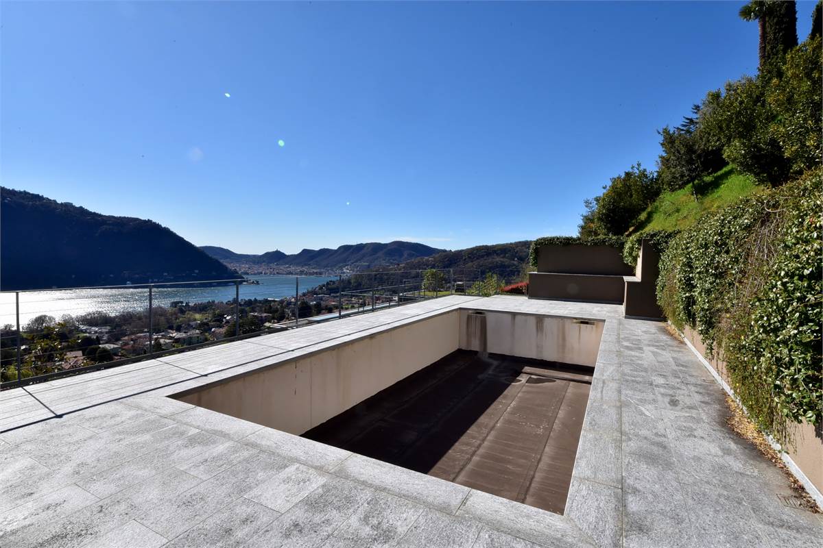 CERNOBBIO VILLE SINGOLE CON PISCINA  E VISTA LAGO