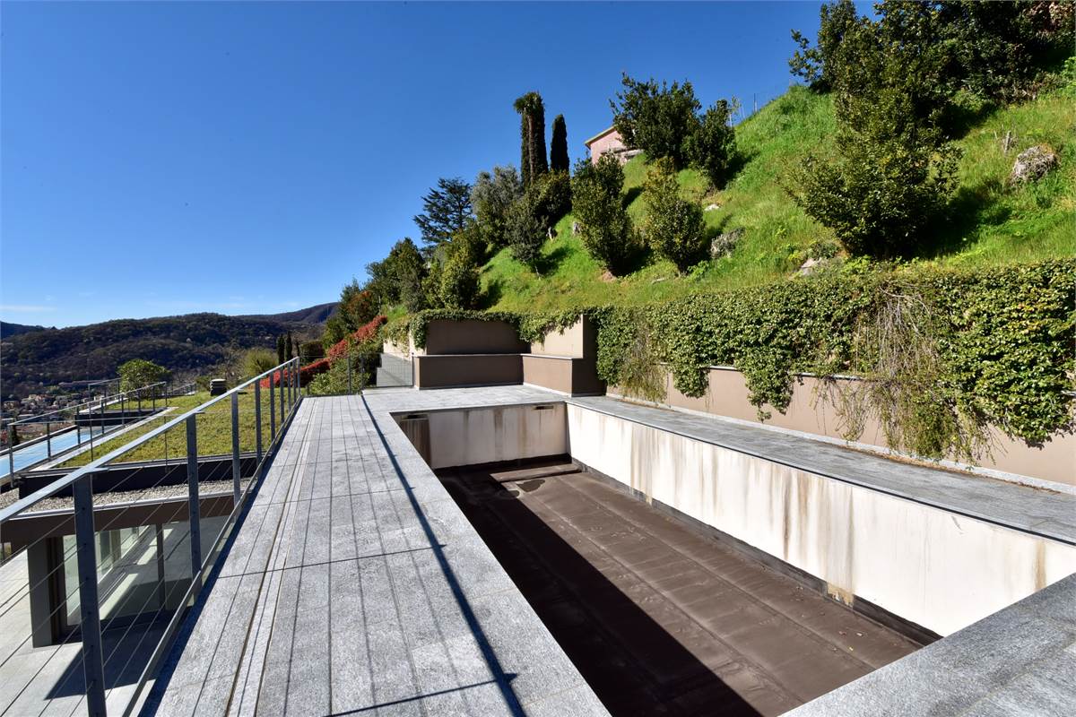 CERNOBBIO VILLE SINGOLE CON PISCINA  E VISTA LAGO