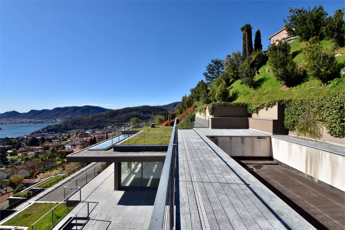 CERNOBBIO VILLE SINGOLE CON PISCINA  E VISTA LAGO