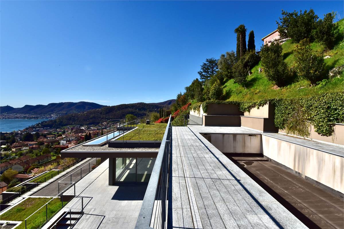 CERNOBBIO VILLE SINGOLE CON PISCINA  E VISTA LAGO