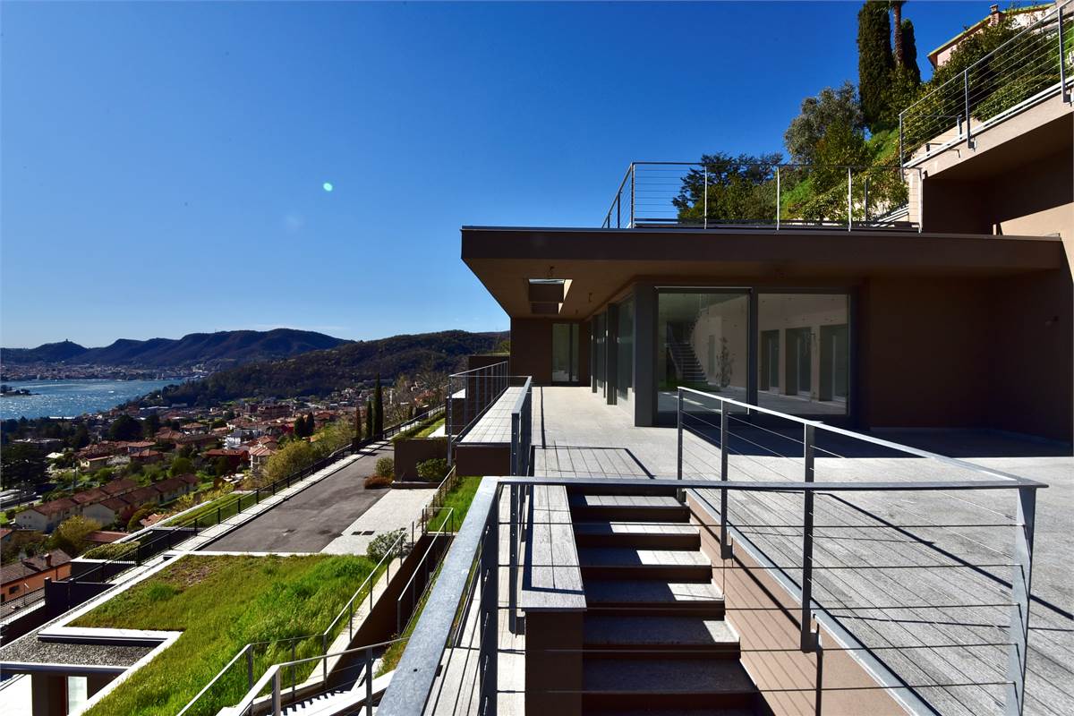 CERNOBBIO VILLE SINGOLE CON PISCINA  E VISTA LAGO