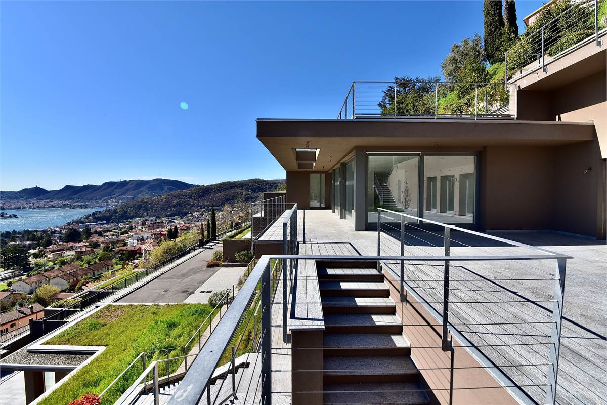 CERNOBBIO VILLE SINGOLE CON PISCINA  E VISTA LAGO