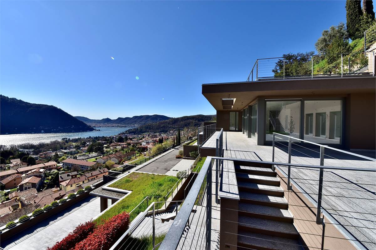 CERNOBBIO VILLE SINGOLE CON PISCINA  E VISTA LAGO