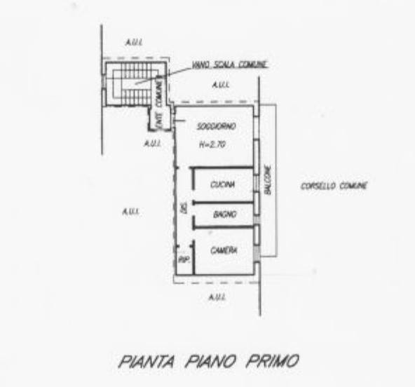 LOCATE VARESINO BILOCALE CON CUCINA SEPARATA