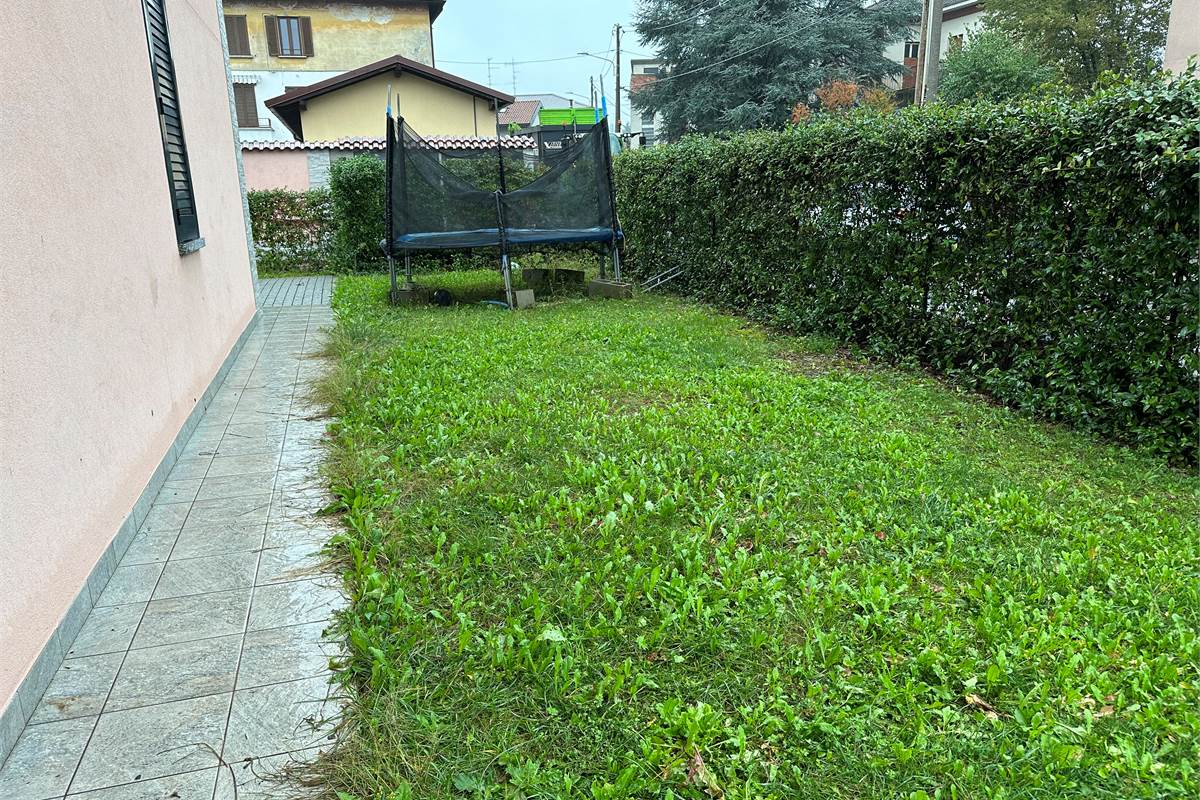 CERMENATE VILLETTA A SCHIERA DI TESTA