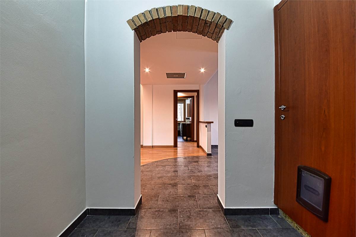 CUCCIAGO APPARTAMENTO CON INGRESSO INDIPENDENTE