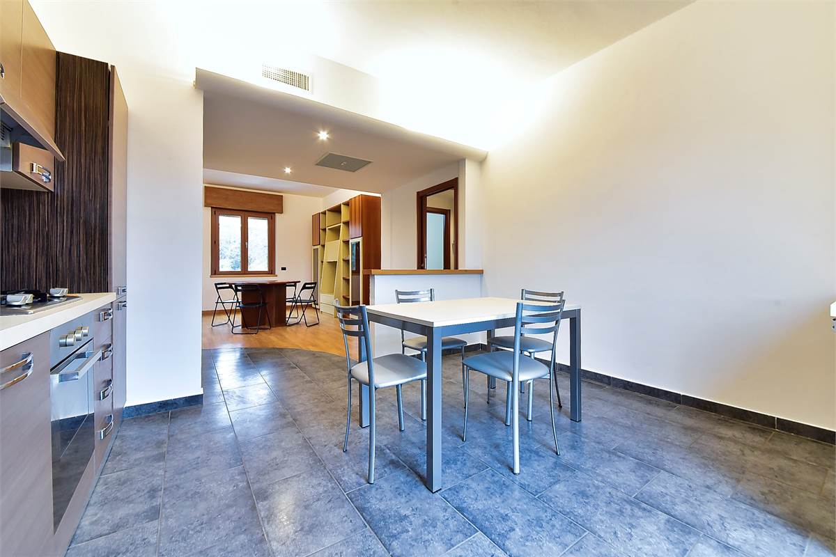 CUCCIAGO APPARTAMENTO CON INGRESSO INDIPENDENTE