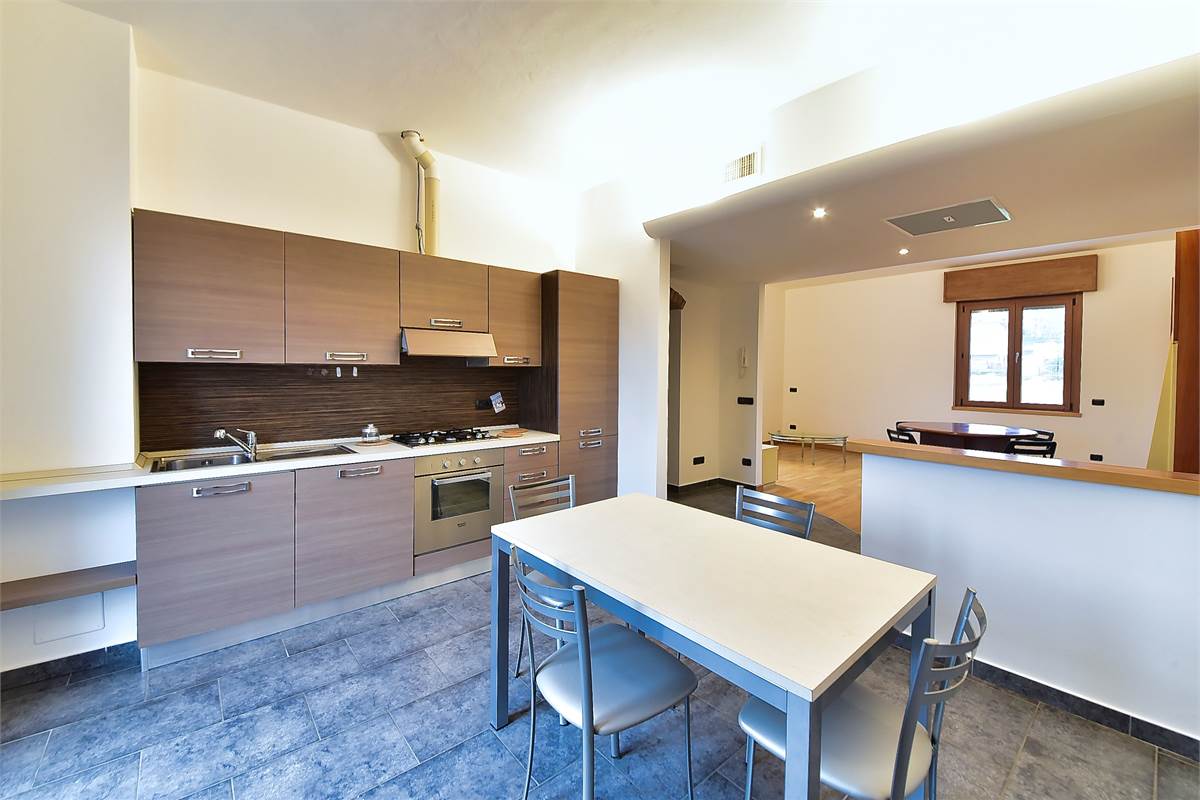 CUCCIAGO APPARTAMENTO CON INGRESSO INDIPENDENTE