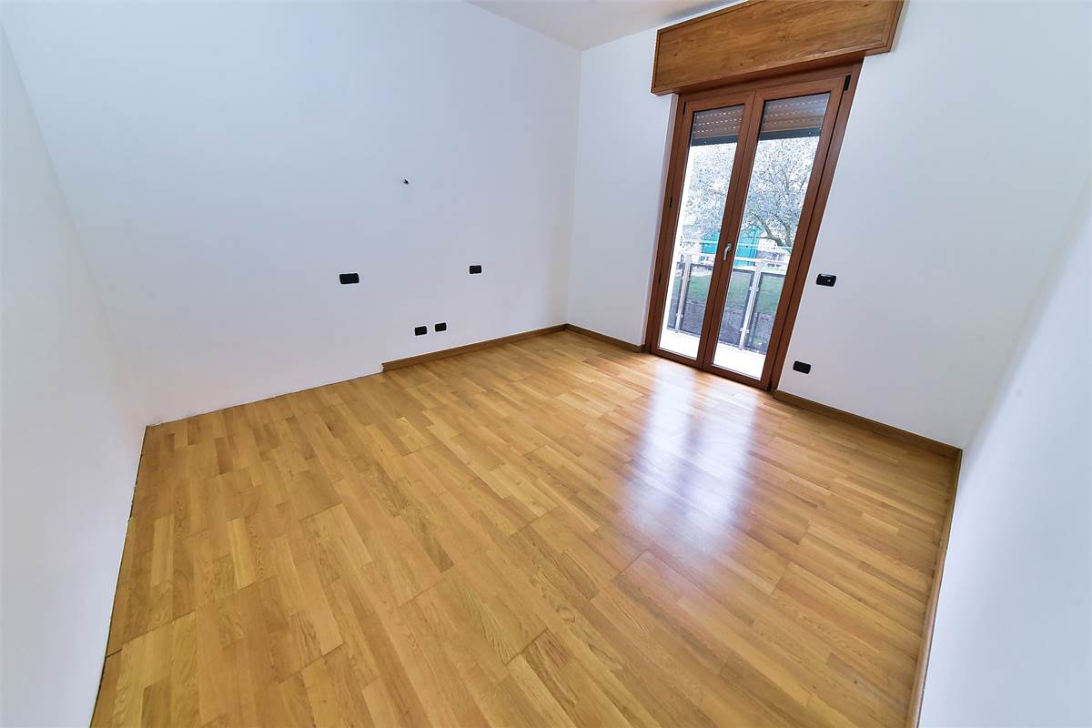 CUCCIAGO APPARTAMENTO CON INGRESSO INDIPENDENTE