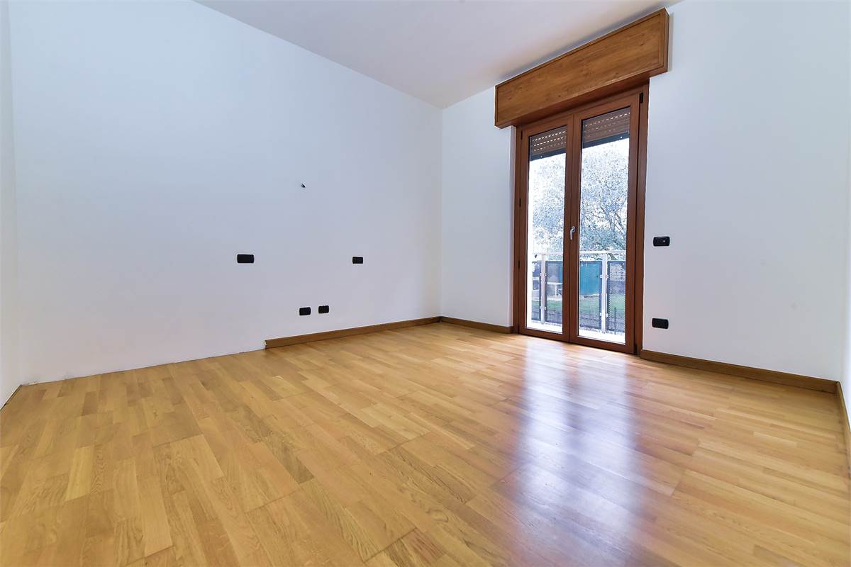 CUCCIAGO APPARTAMENTO CON INGRESSO INDIPENDENTE