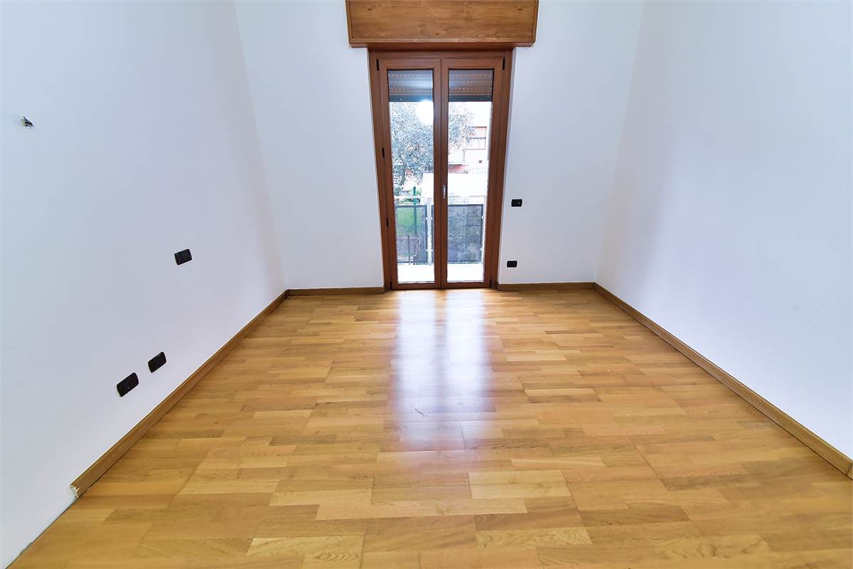 CUCCIAGO APPARTAMENTO CON INGRESSO INDIPENDENTE