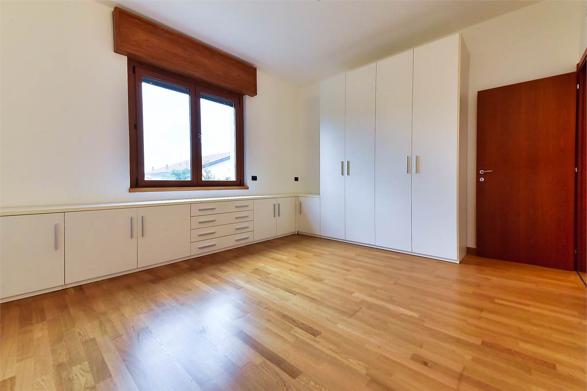 CUCCIAGO APPARTAMENTO CON INGRESSO INDIPENDENTE
