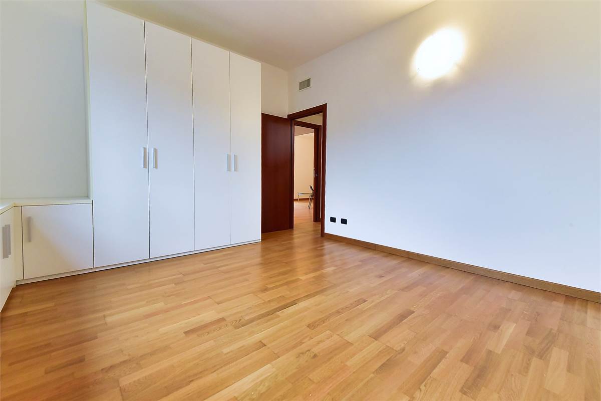CUCCIAGO APPARTAMENTO CON INGRESSO INDIPENDENTE