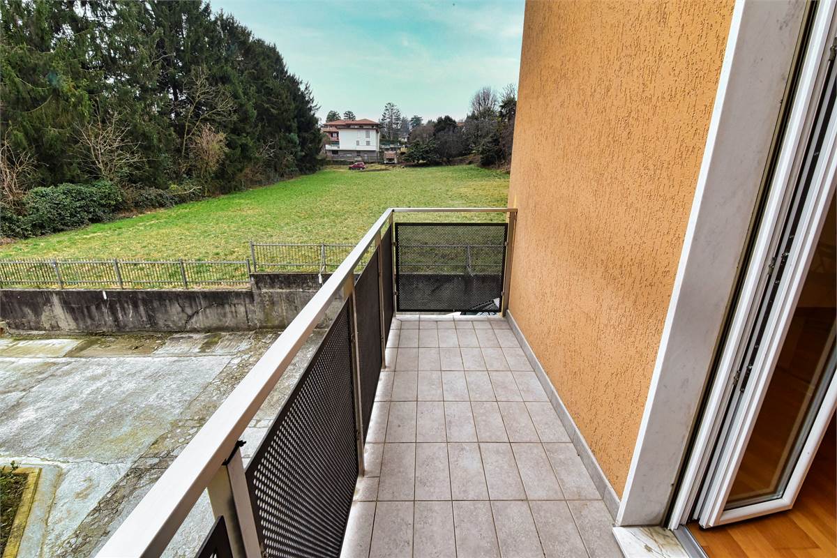 CUCCIAGO APPARTAMENTO CON INGRESSO INDIPENDENTE