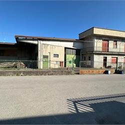 CANTU' PORZIONE DI CAPANNONE CON APPARTAMENTO