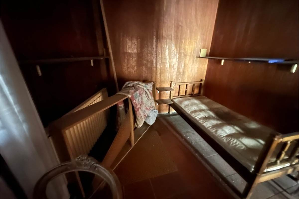 CANTU' PORZIONE DI CAPANNONE CON APPARTAMENTO