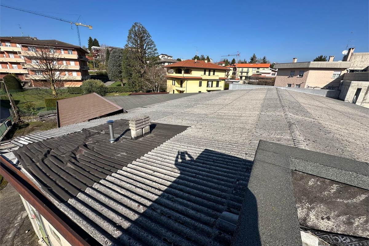 CANTU' PORZIONE DI CAPANNONE CON APPARTAMENTO