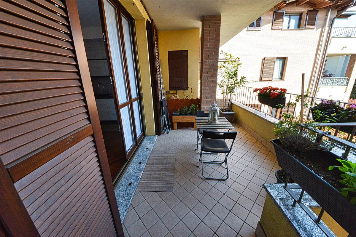CANTU' ZONA FECCHIO - TRELOCALI CON TERRAZZINO 