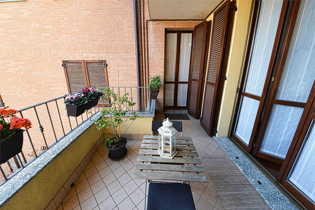 CANTU' ZONA FECCHIO - TRELOCALI CON TERRAZZINO 