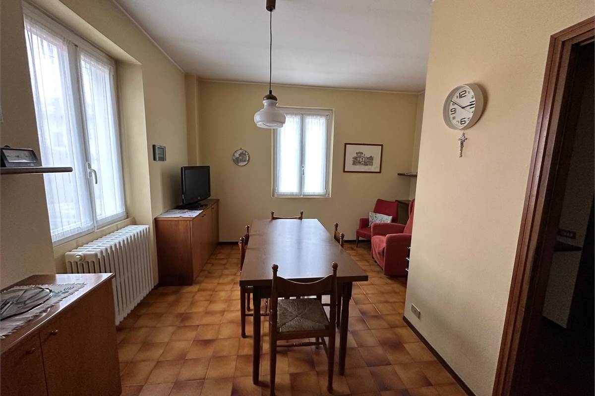 CANTU' CENTRO CASA SINGOLA CON PIU' APPARTAMENTI