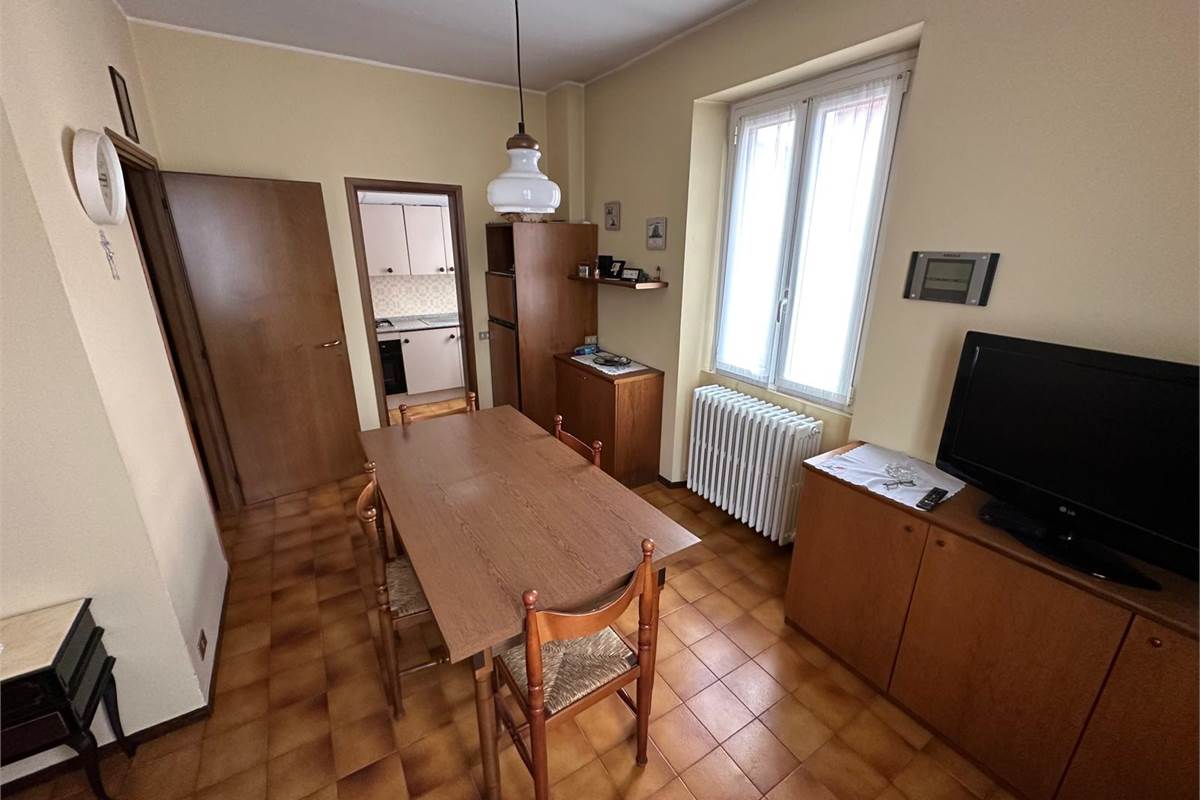 CANTU' CENTRO CASA SINGOLA CON PIU' APPARTAMENTI