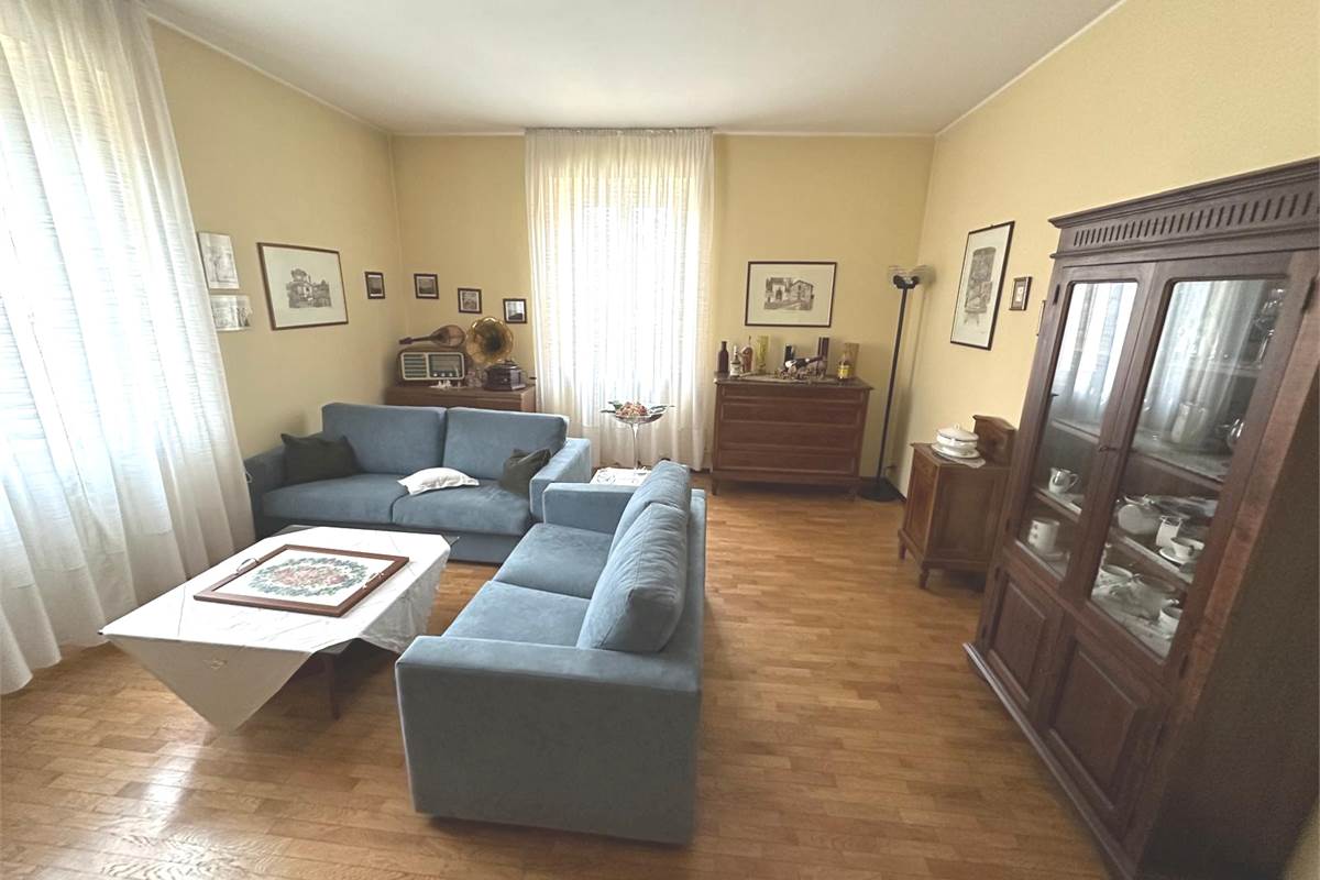 CANTU' CENTRO CASA SINGOLA CON PIU' APPARTAMENTI