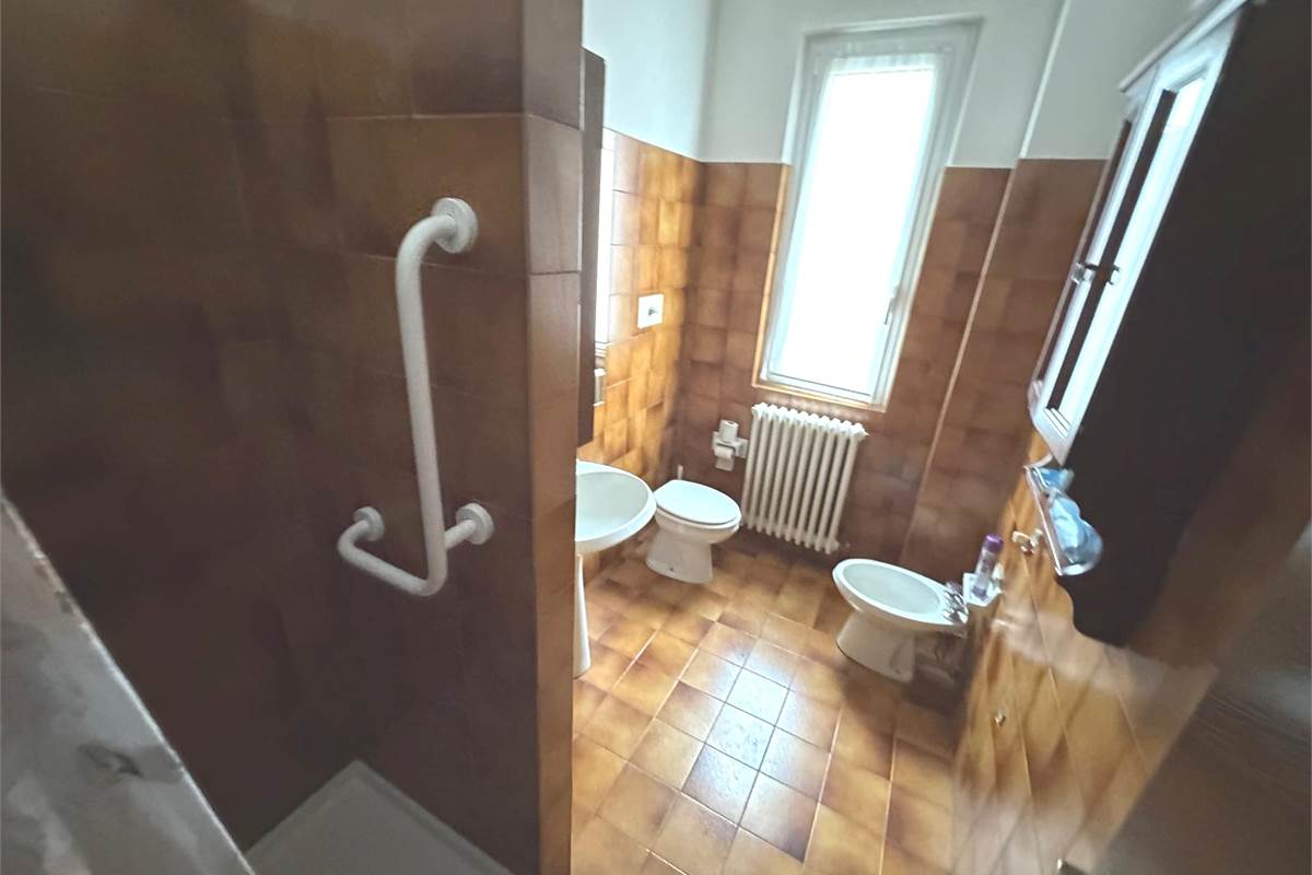 CANTU' CENTRO CASA SINGOLA CON PIU' APPARTAMENTI