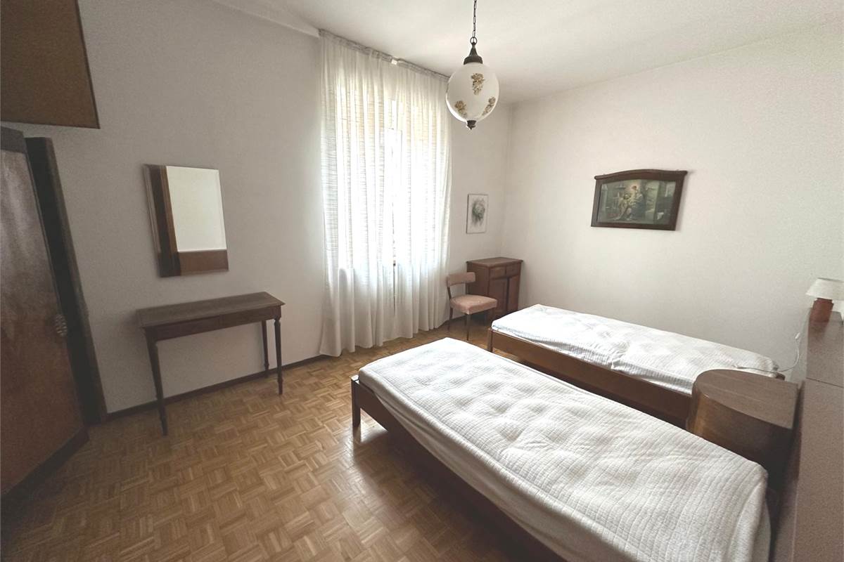 CANTU' CENTRO CASA SINGOLA CON PIU' APPARTAMENTI