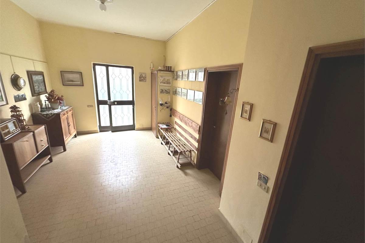 CANTU' CENTRO CASA SINGOLA CON PIU' APPARTAMENTI